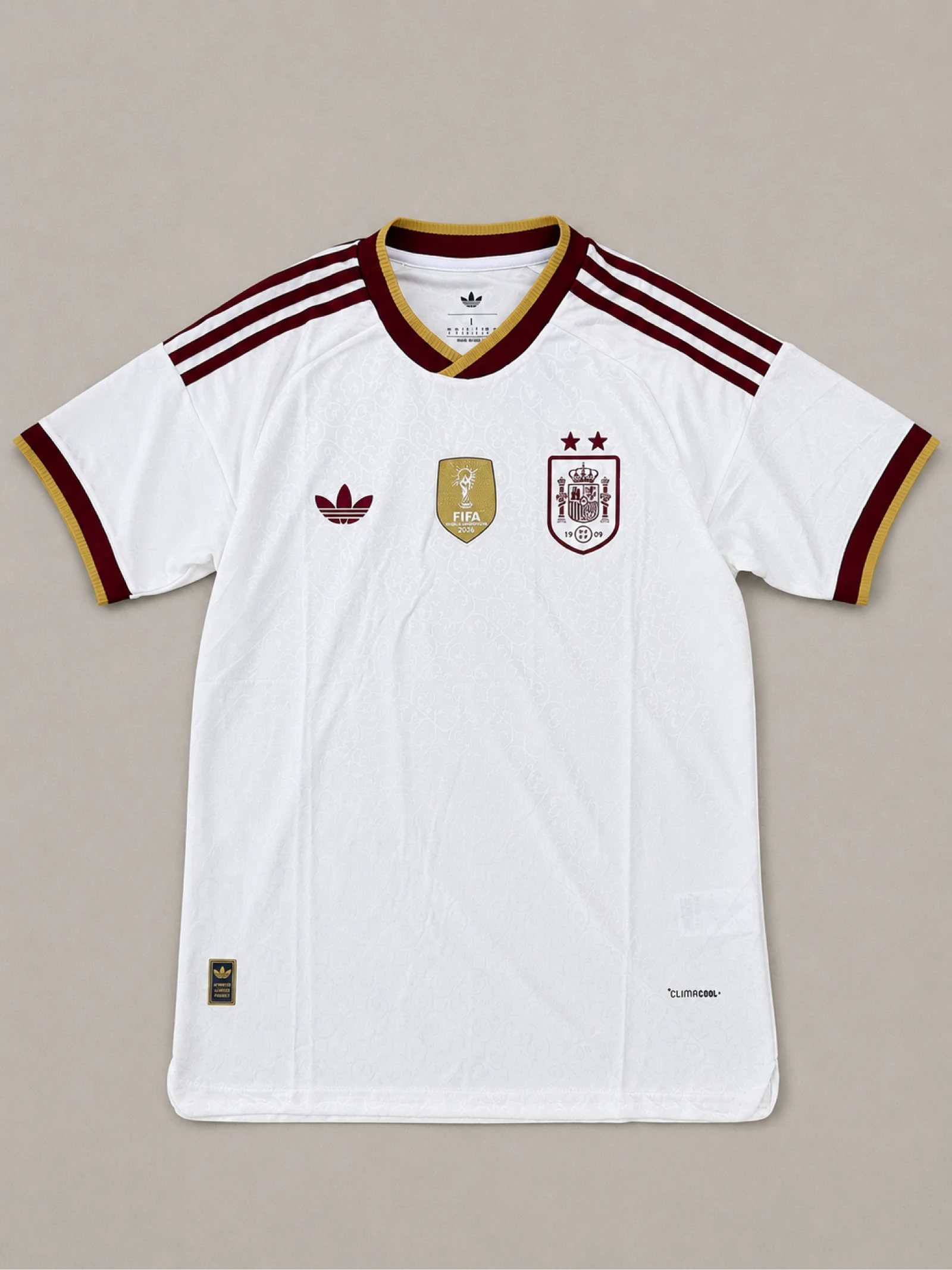 Spanje voetbalshirt 2026 maat L – nieuw met kaartjes